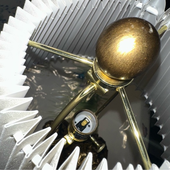 New Anthropologie The Icon Poodle Dog Table Lamp Brass Bronze Light - Picture 8 of 8